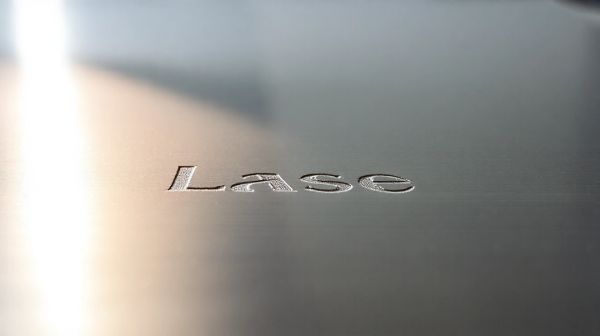 Pourquoi choisir la gravure laser sur l'inox pour sa durabilité